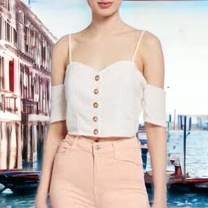 SALE 🏝️NWT Moon River Mia Ivory Button Front Crop Top